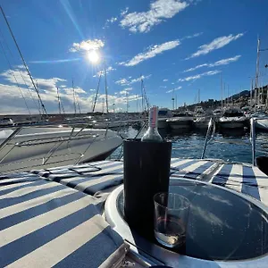 Bea Boat Charter Botel